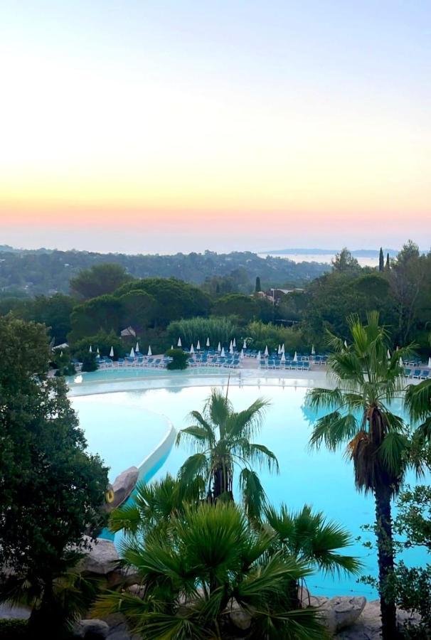 Charmant Appartement Village Restanques De Saint Tropez 格里莫 外观 照片